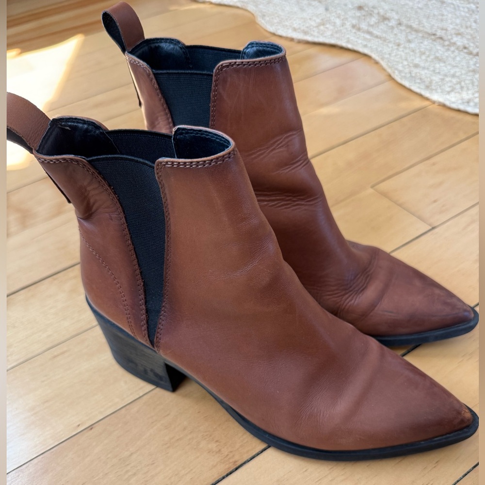 Steve Madden Cognac Chelsea Boots